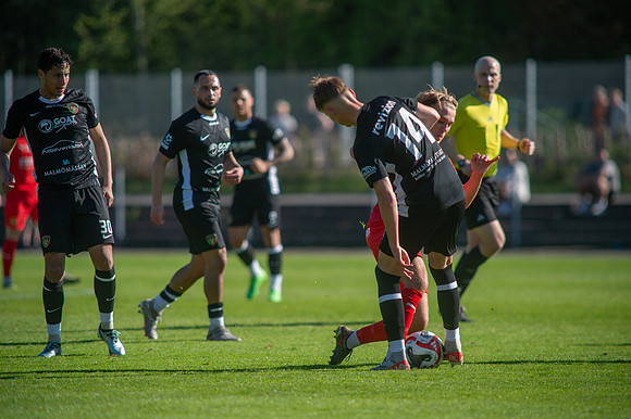 Match i Ettan Södra Mellan Torslanda IK och Arianda FC
