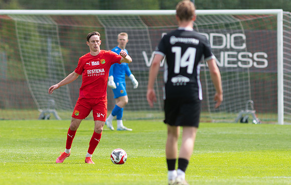 Match i Ettan Södra Mellan Torslanda IK och Ariana FC