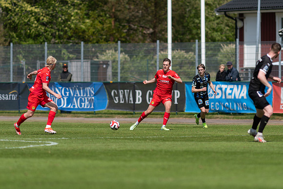 Match i Ettan Södra Mellan Torslanda IK och IFK Skövde FK