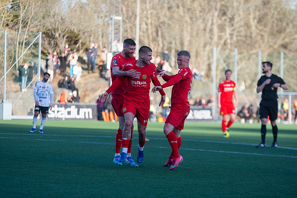 Match i Ettan Södra Mellan Torslanda IK och Oskarshamns AIK
