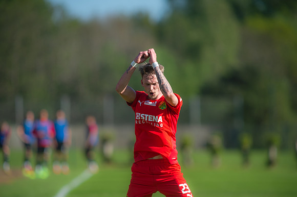 Match i Ettan Södra Mellan Torslanda IK och Arianda FC