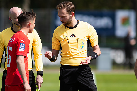 Match i Ettan Södra Mellan Torslanda IK och IFK Skövde FK