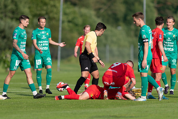 Match i Ettan Södra Mellan Torslanda IK och Ljungskile SK