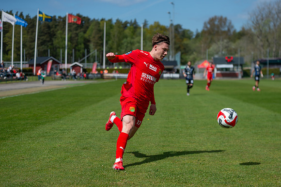 Match i Ettan Södra Mellan Torslanda IK och IFK Skövde FK