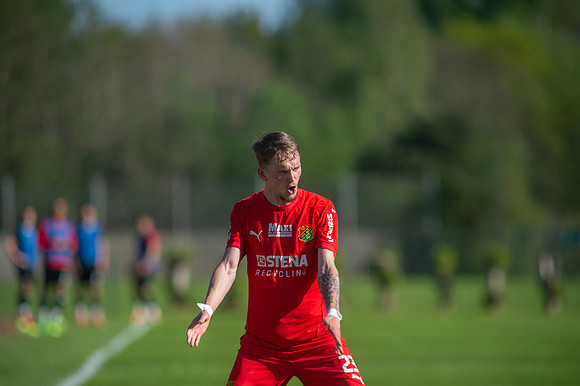 Match i Ettan Södra Mellan Torslanda IK och Arianda FC
