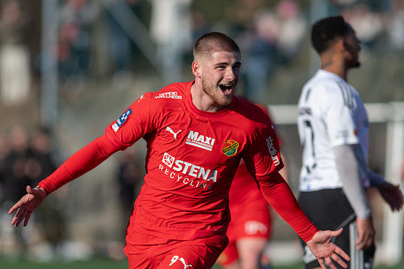 Match i Ettan Södra Mellan Torslanda IK och Oskarshamns AIK