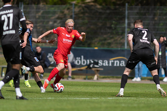 Match i Ettan Södra Mellan Torslanda IK och IFK Skövde FK