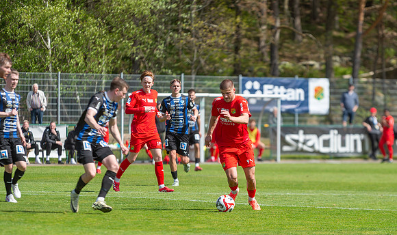 Match i Ettan Södra Mellan Torslanda IK och IFK Skövde FK