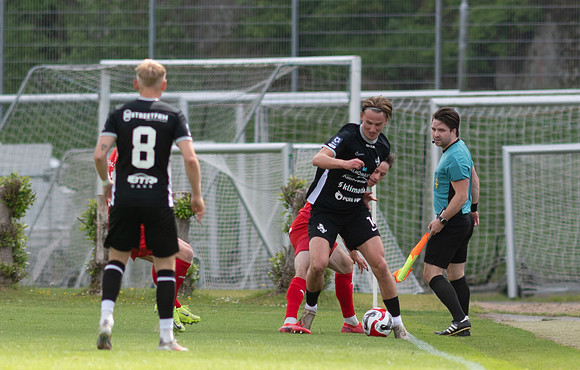 Match i Ettan Södra Mellan Torslanda IK och Ariana FC