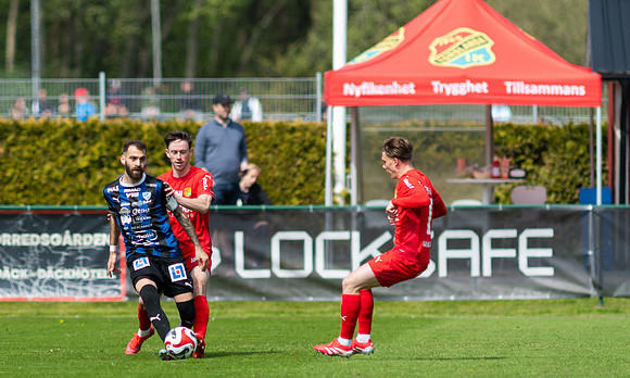 Match i Ettan Södra Mellan Torslanda IK och IFK Skövde FK