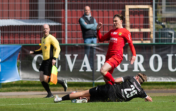 Match i Ettan Södra Mellan Torslanda IK och IFK Skövde FK